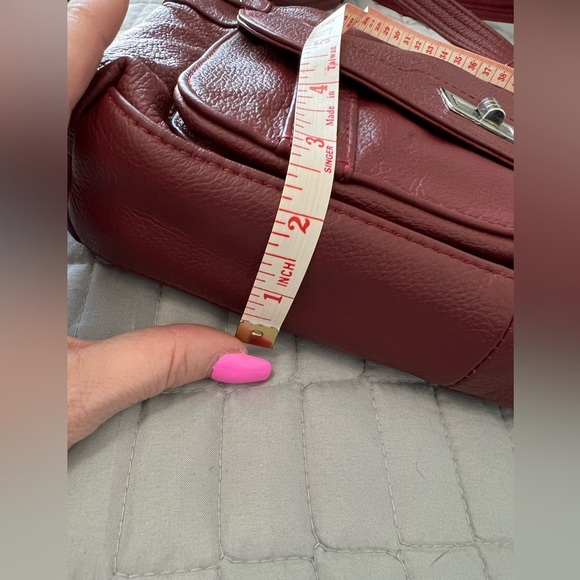 Roma Deep Red Leather Conceal Carry Shoulder Bag - Picture 8 of 10